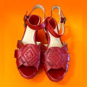 Vintage Frye Wood Wedge Carlie Huarache Sandals Red 8